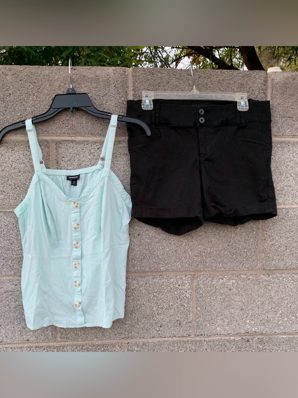 Torrid Bundle Of 2 Women's Mint Green Tank 00 Black Cuffed Stretchy Shorts 10